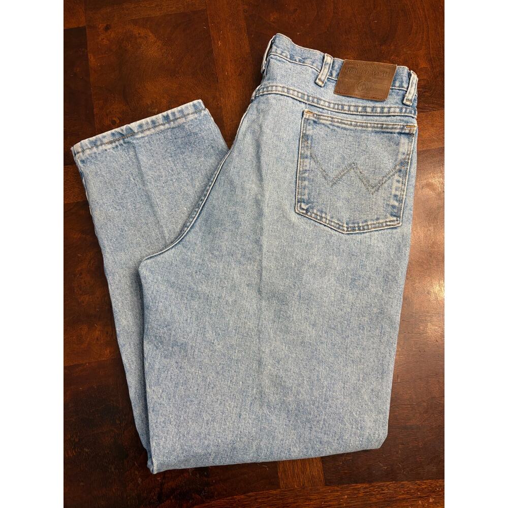 Vintage Wrangler Rugged Wear Light Wash Jeans 36x30